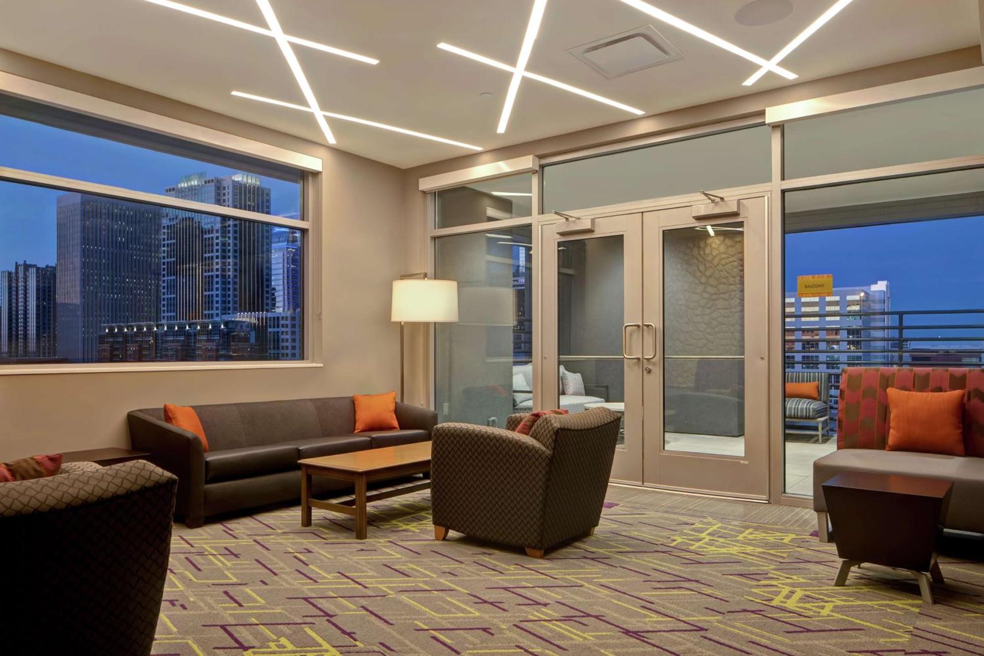 โฮม2สวีท บาย ฮิลตัน ชาร์ลอต อัพทาวน์ นอร์ทแคโรไลนา Hotel ชาร์ล็อต ภายนอก รูปภาพ