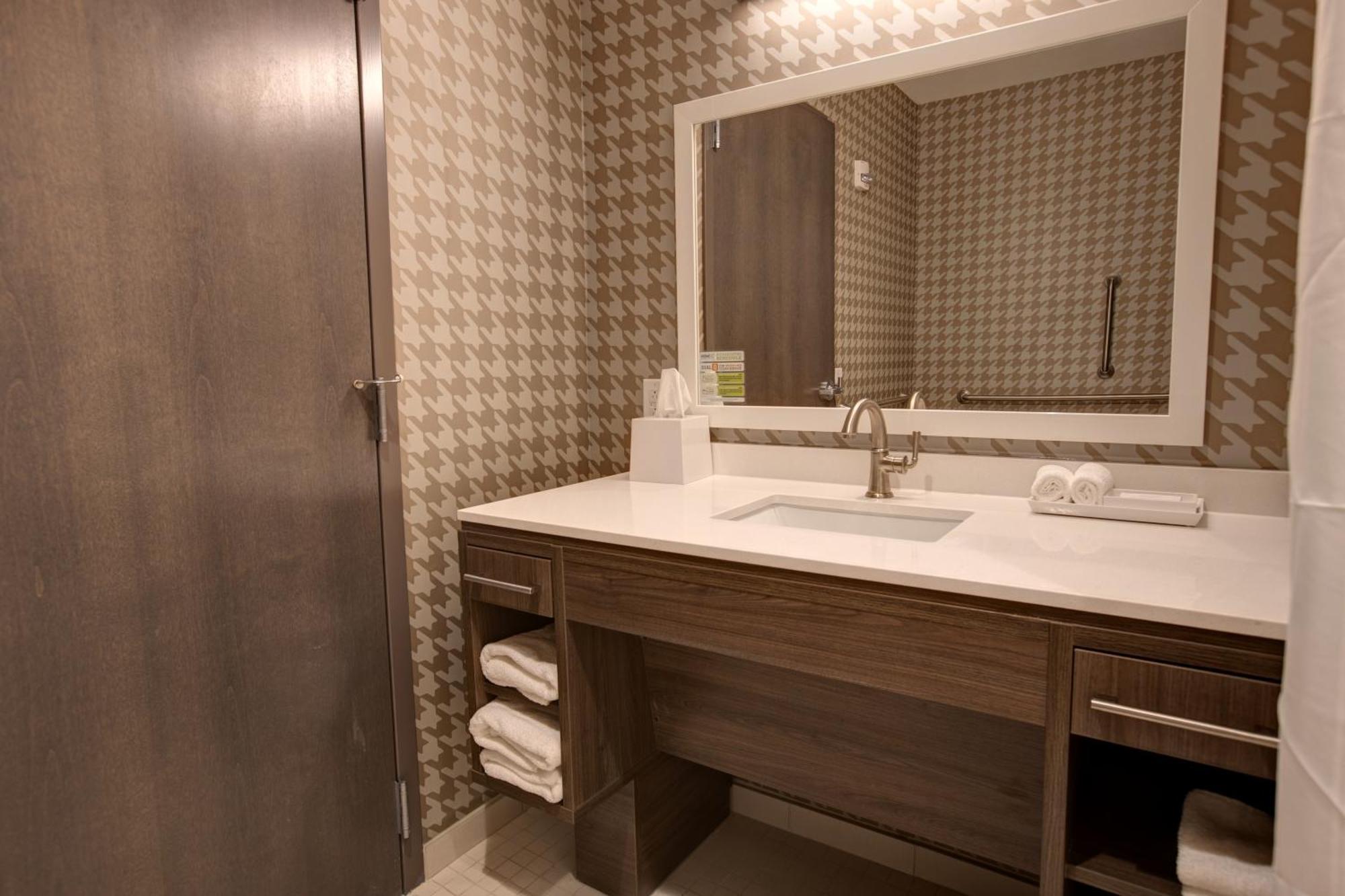 โฮม2สวีท บาย ฮิลตัน ชาร์ลอต อัพทาวน์ นอร์ทแคโรไลนา Hotel ชาร์ล็อต ภายนอก รูปภาพ