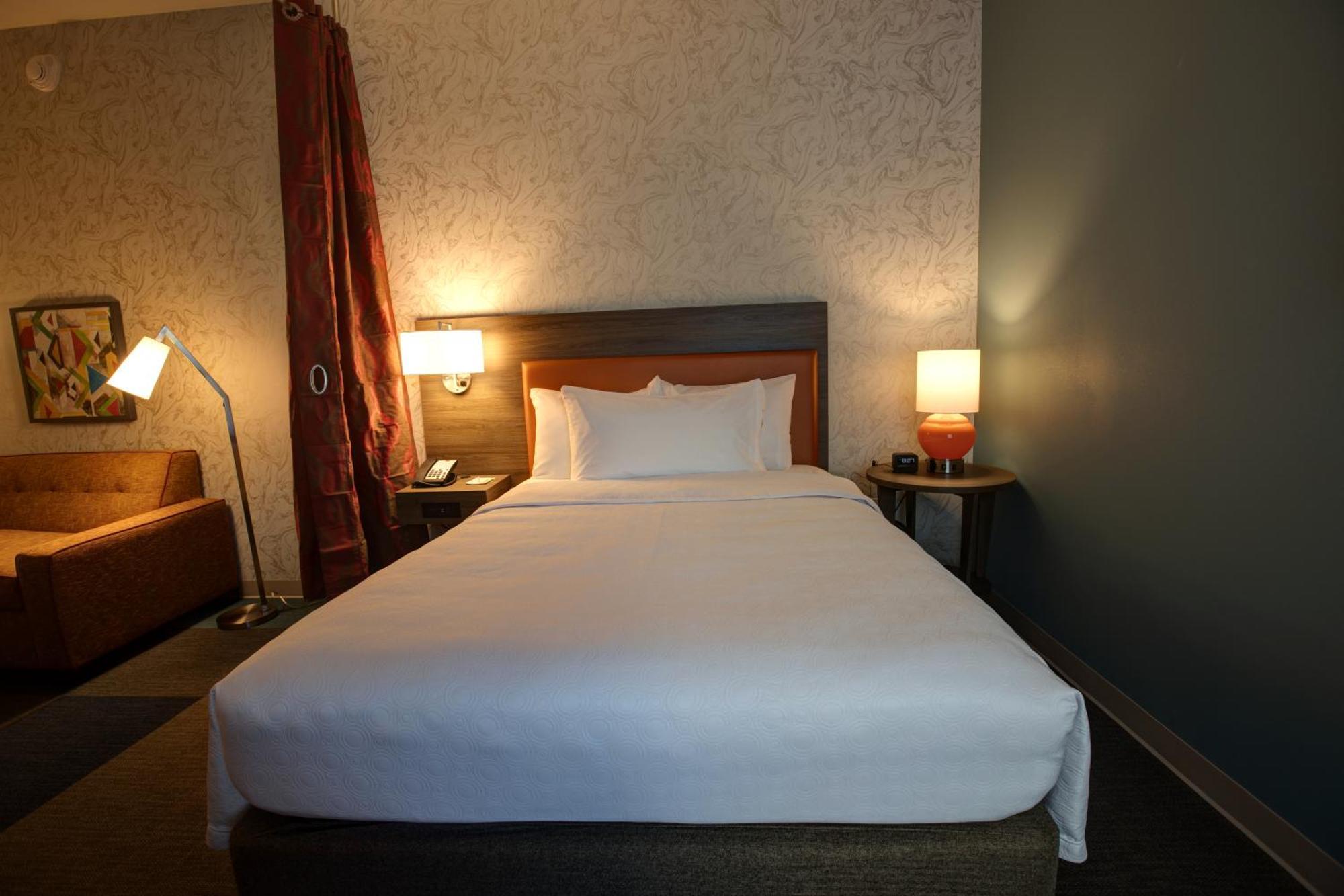 โฮม2สวีท บาย ฮิลตัน ชาร์ลอต อัพทาวน์ นอร์ทแคโรไลนา Hotel ชาร์ล็อต ภายนอก รูปภาพ